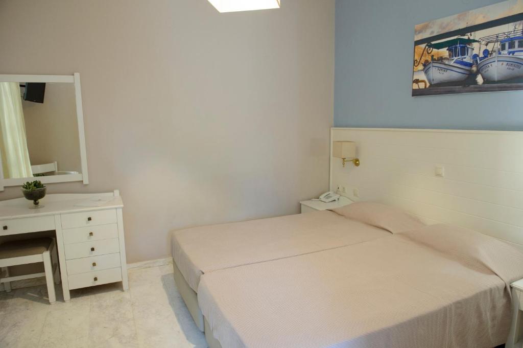 Postel nebo postele na pokoji v ubytování Kalydna Island Hotel