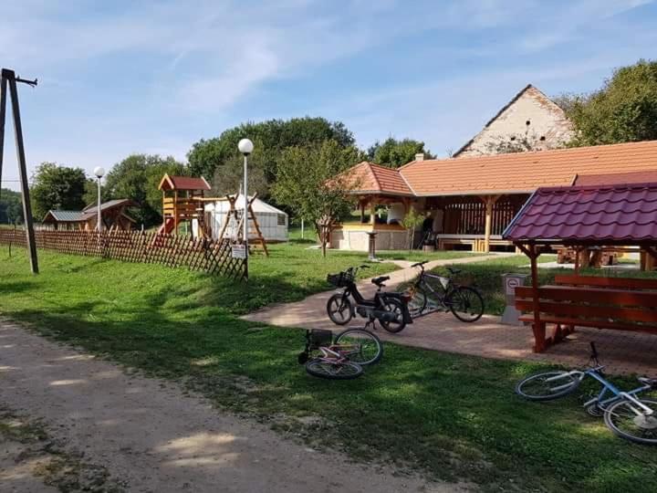 Herní místnost nebo prostor pro děti v ubytování Nomád jurta Zalakaros mellett
