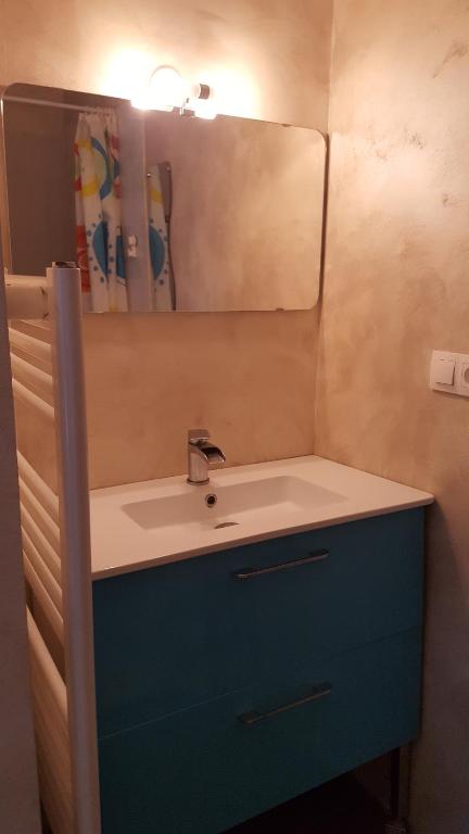 1 chambre avec salle de bain privative ds maison plain-pied 105m2 à Montfaucon 10 minutes de Besancon - Chambre Double Avec Salle De Bain Privée