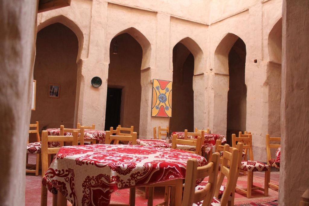 En restaurang eller annat matställe på Chez Yacob Tamnougalt