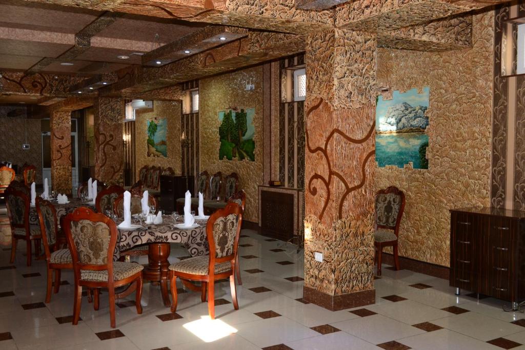 Restaurace v ubytování Maximum Hotel