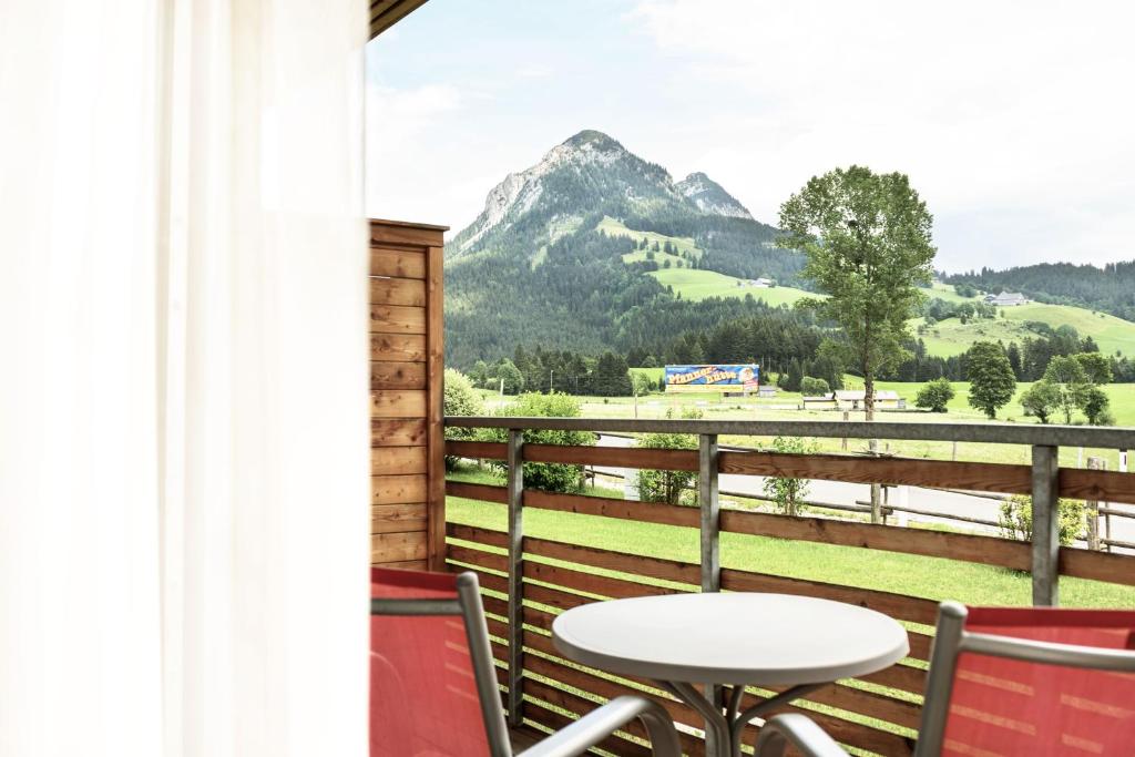 Nespecifikovaný výhled na hory nebo výhled na hory při pohledu z hotelu