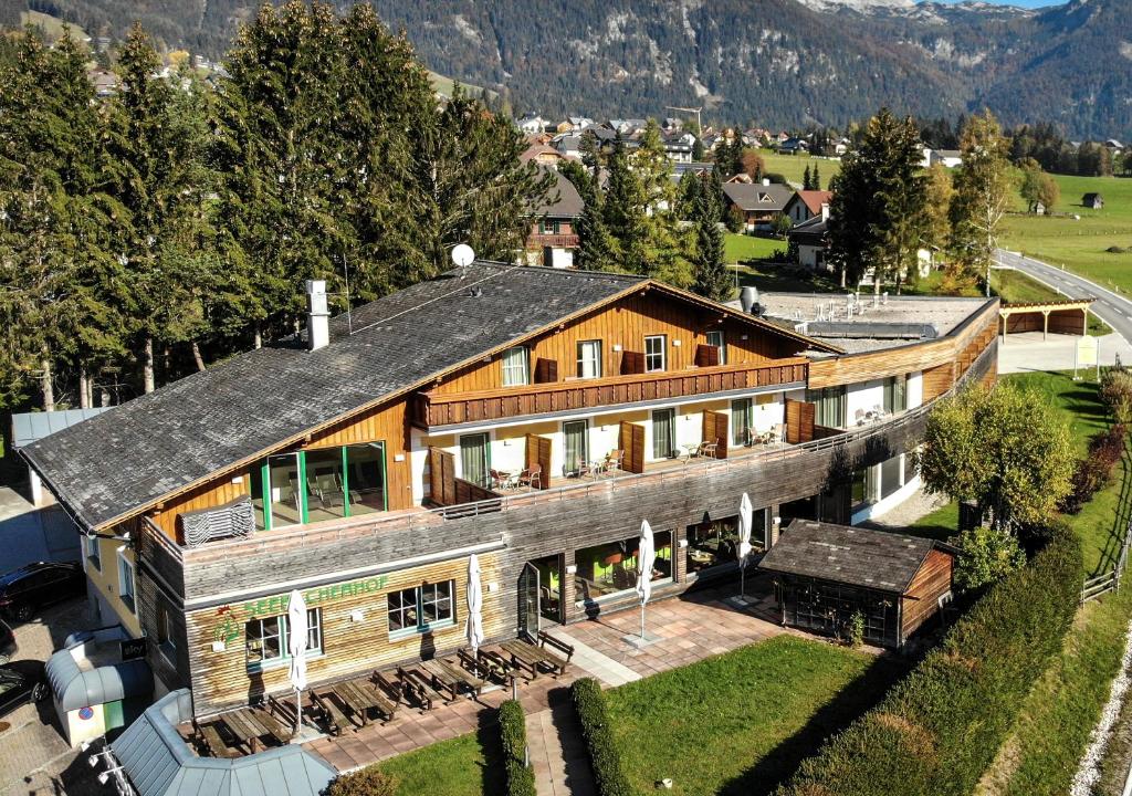 Nespecifikovaný výhled na hory nebo výhled na hory při pohledu z hotelu