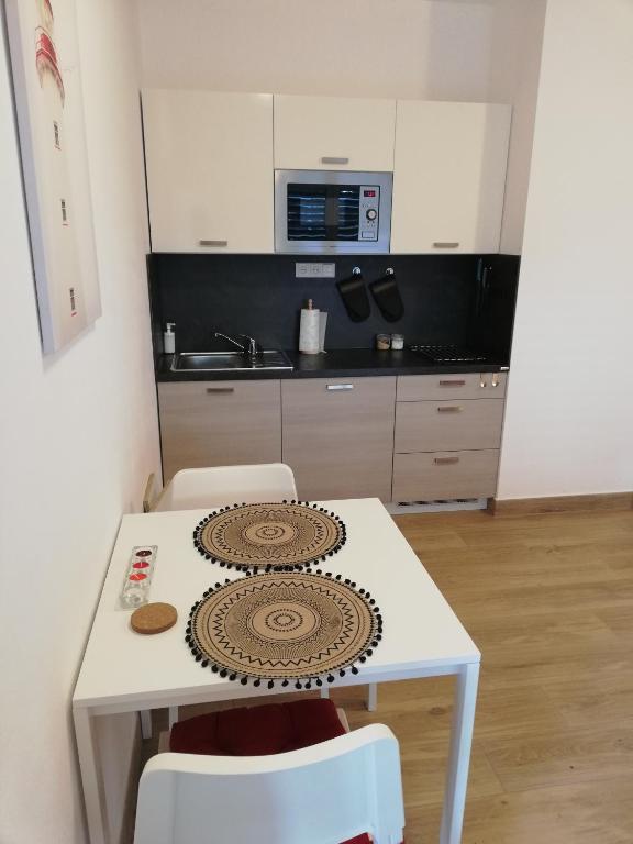 Kuchnia lub aneks kuchenny w obiekcie Apartmán Bezkov 108