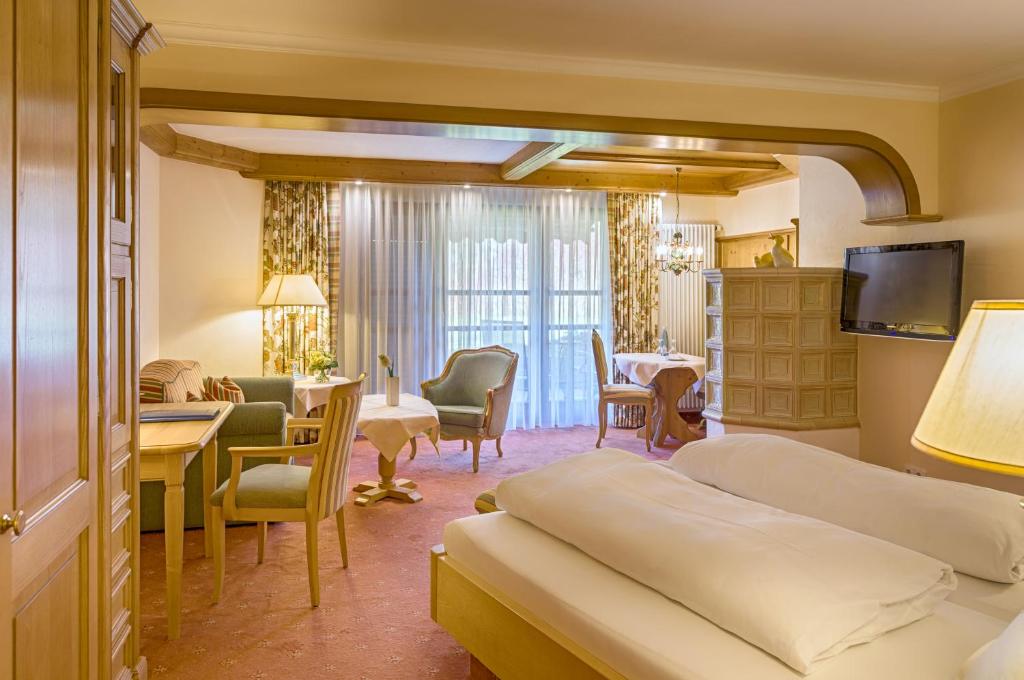 TV a/nebo společenská místnost v ubytování Hotel Thomahof