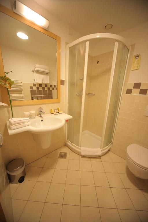 Koupelna v ubytování Hotel Lovec