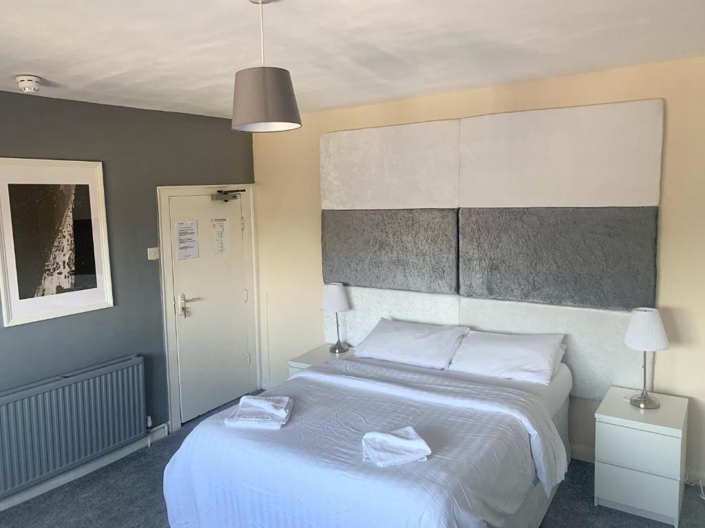 STIFFORD CLAYS FARM HOTEL - 