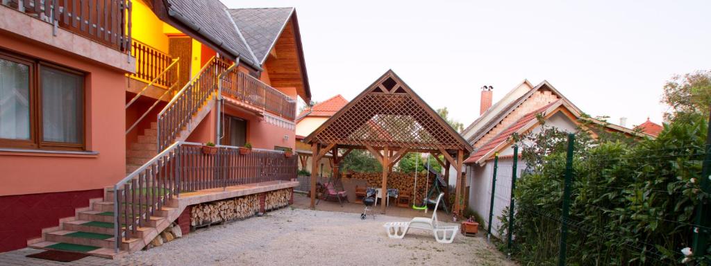 Budynek, w którym mieści się apartament