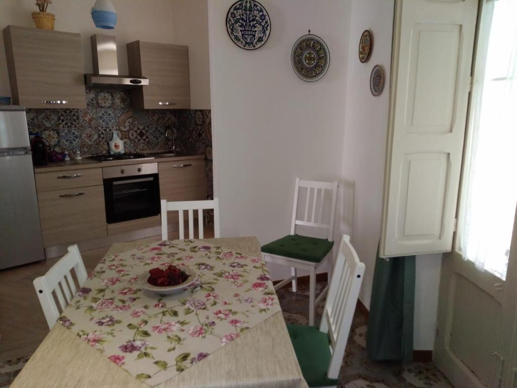 Kuchnia lub aneks kuchenny w obiekcie Una Scala Dal Centro