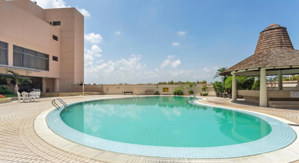 Bazén v ubytování Bayview Hotel Melaka nebo v jeho okolí