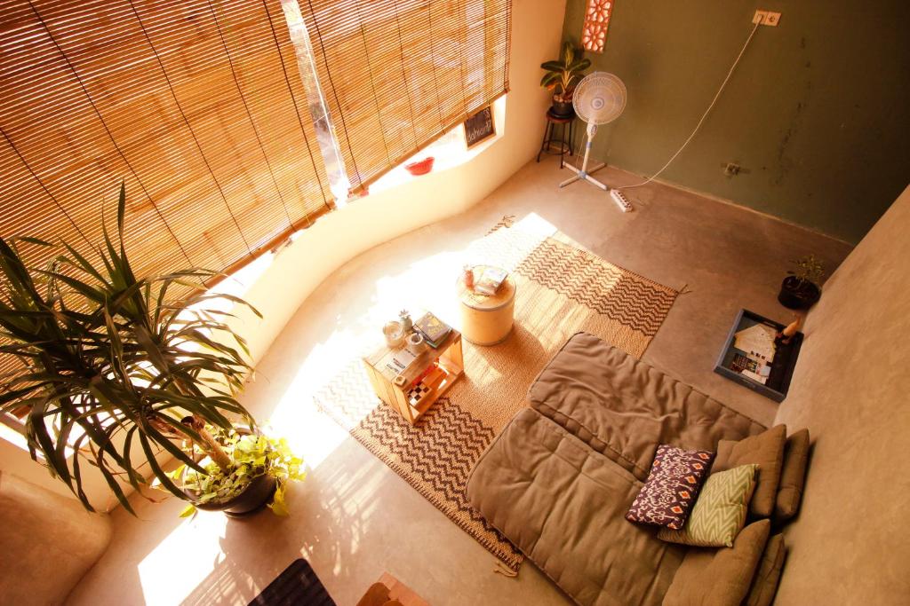 Posezení v ubytování Sante Commune Hostel Yogyakarta