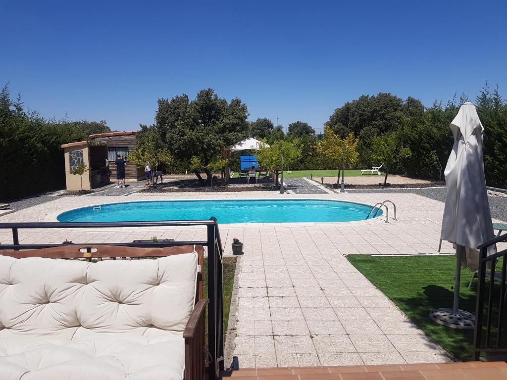 La Triqueta Casa Rural con Piscina y Barbacoa, ideal para familias y grupos - Four-Bedroom House