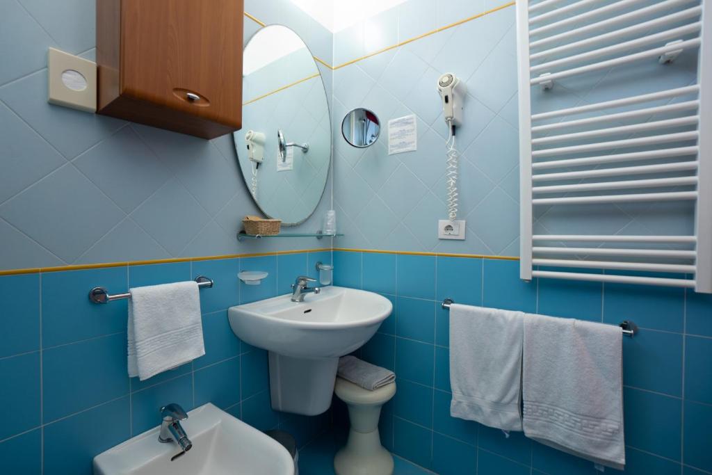 Hotel Lungomare - Vierbettzimmer