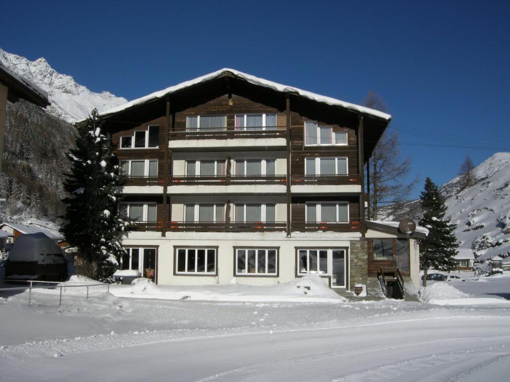 Apartments Atlas v zimě
