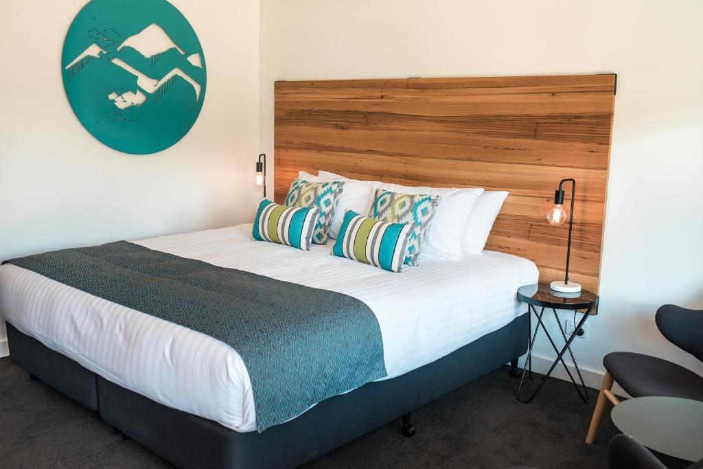 Postel nebo postele na pokoji v ubytování Bright Colonial Motel