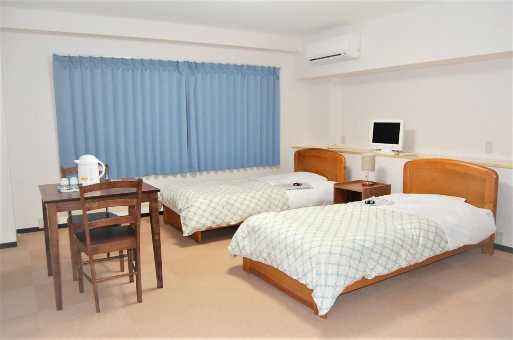 Säng eller sängar i ett rum på Ito Station Hotel