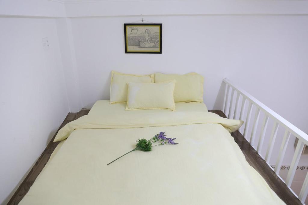 Postel nebo postele na pokoji v ubytování Strawberry Hotel Dalat