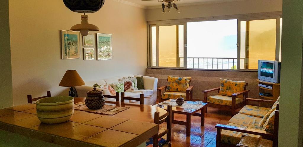  APARTAMENTO EM FRENTE A PRAIA