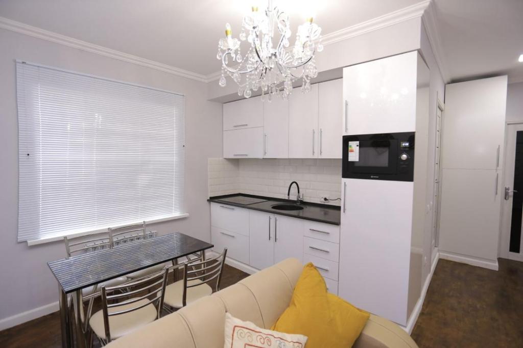 Luxury 2 bedrooms apartment walking distance from Gur-Emir - Appartement De Deux Chambres