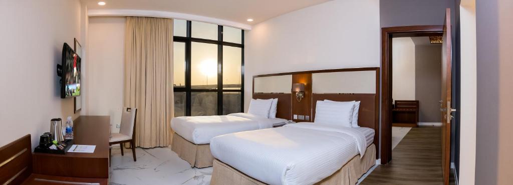 Postel nebo postele na pokoji v ubytování Muscat Gate Hotel