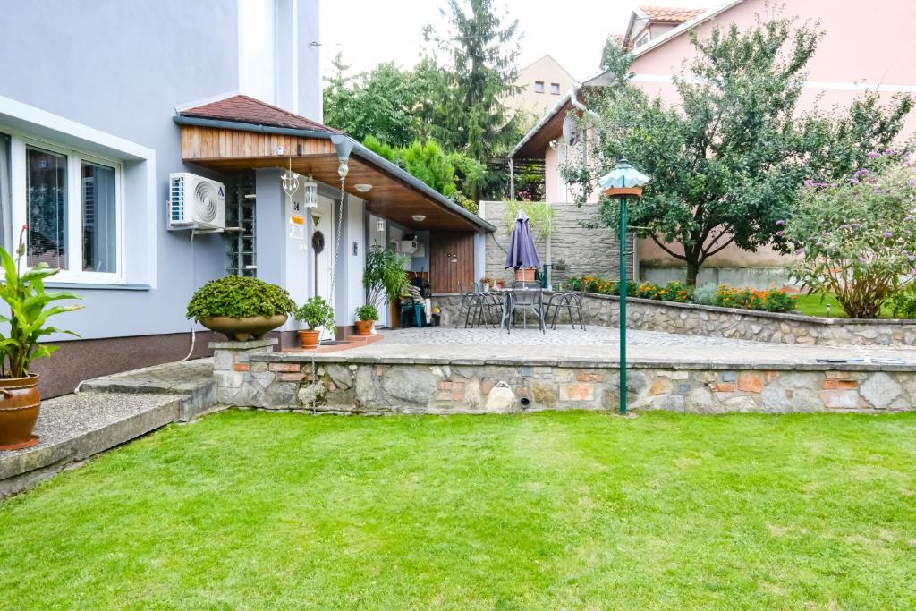 Zahrada ubytování Apartment LIVI