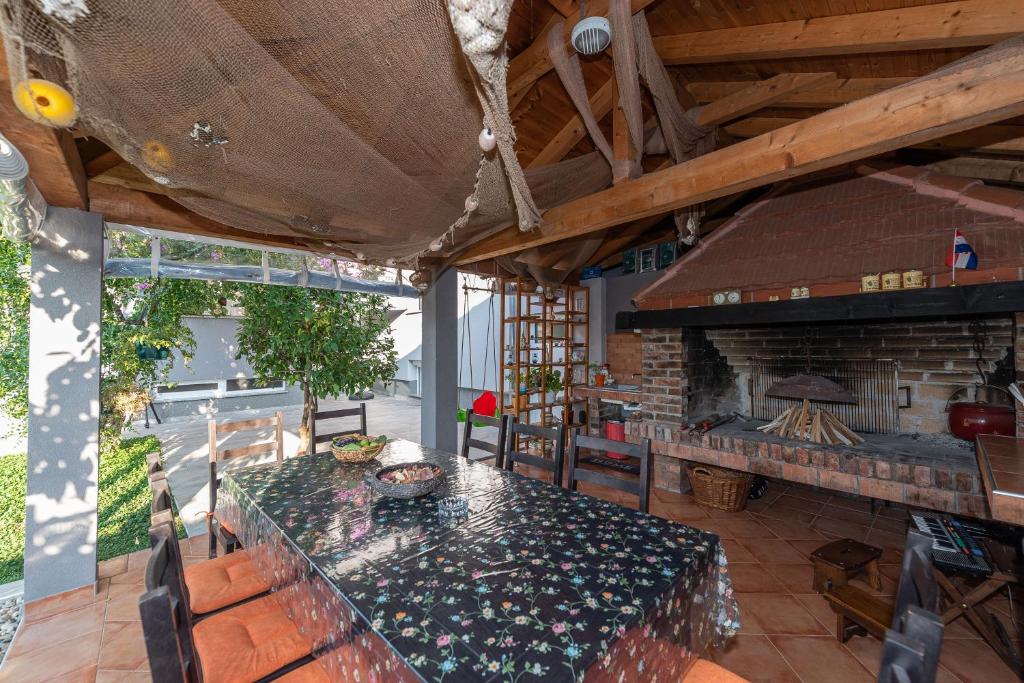 Apartments Luky - 18