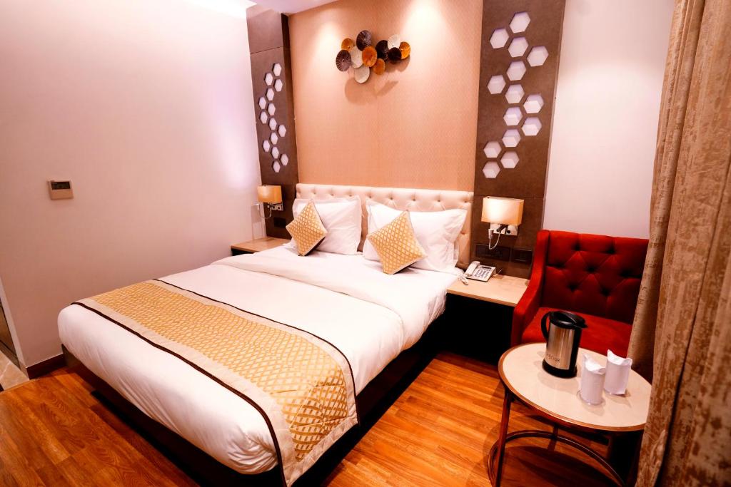 Postel nebo postele na pokoji v ubytování Hotel City Pride with Free Airport Pickup
