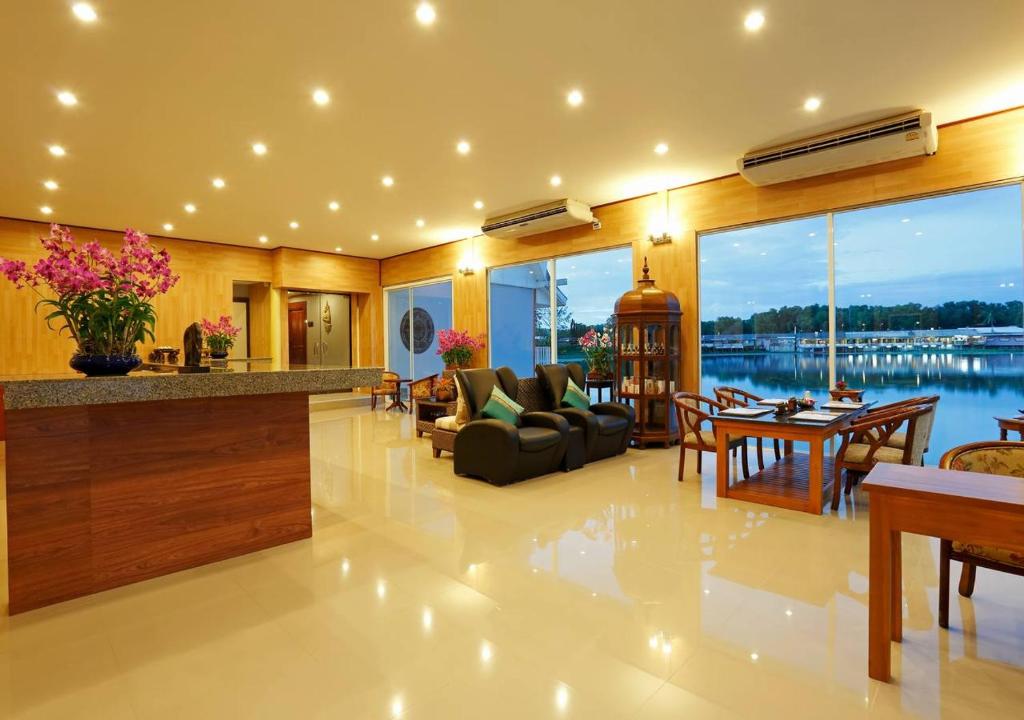 Posezení v ubytování Chabana Resort Bang-tao Beach Phuket- SHA Extra Plus