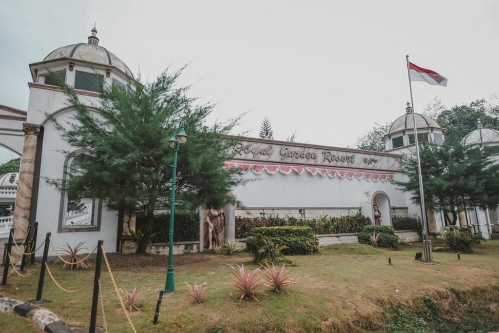 Zahrada ubytování RedDoorz Premium @ Jalan Pal 10 Jambi