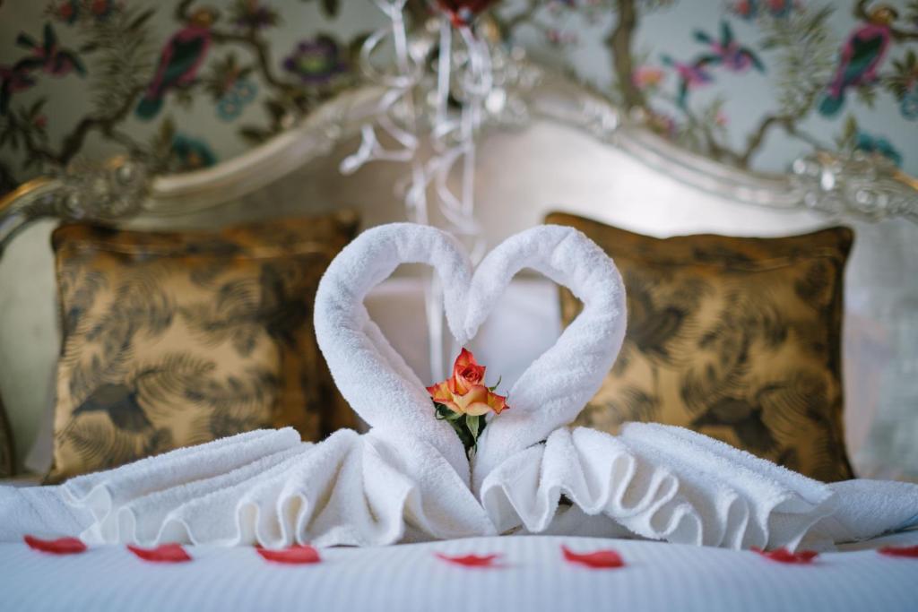 Postel nebo postele na pokoji v ubytování Grange Boutique Hotel