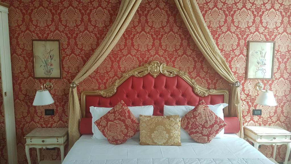 Postel nebo postele na pokoji v ubytování Friendly Venice Suites