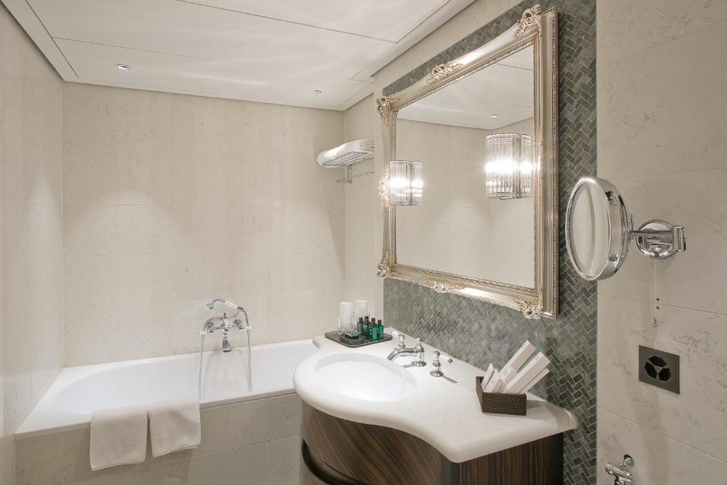 Koupelna v ubytování Hotel Villa Honegg