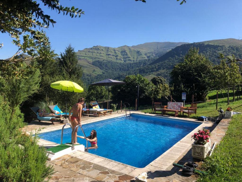 Cabaña Val del Mazo tesisinde veya buraya yakın yüzme havuzu