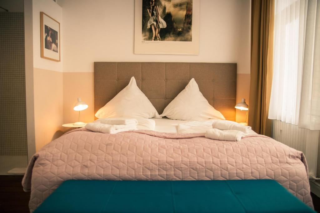Postel nebo postele na pokoji v ubytování MAISON MARSIL - Boutique Hotel Köln