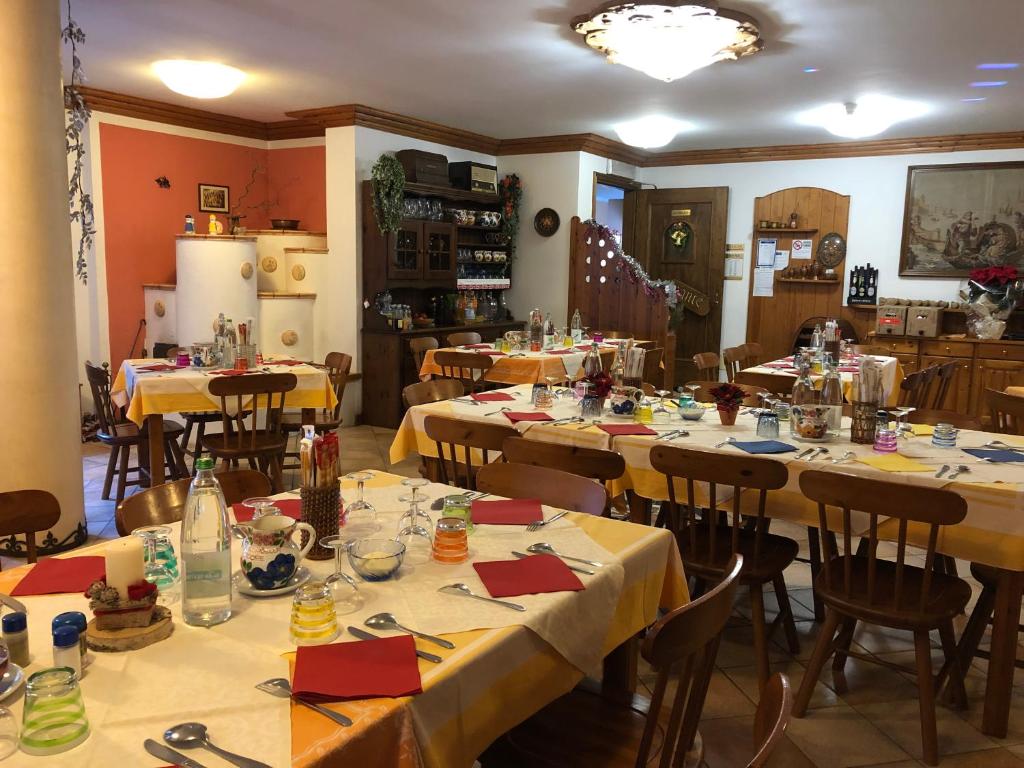 Restaurace v ubytování Hotel Genzianella