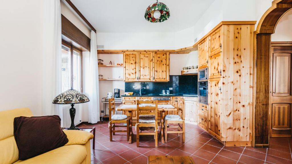 Kuchyň nebo kuchyňský kout v ubytování Villa Dervio