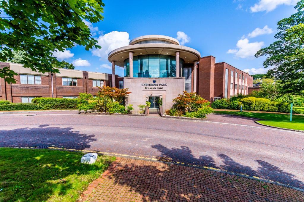 een schoolgebouw met een koepel erop bij Daresbury Park Hotel & Spa in Daresbury