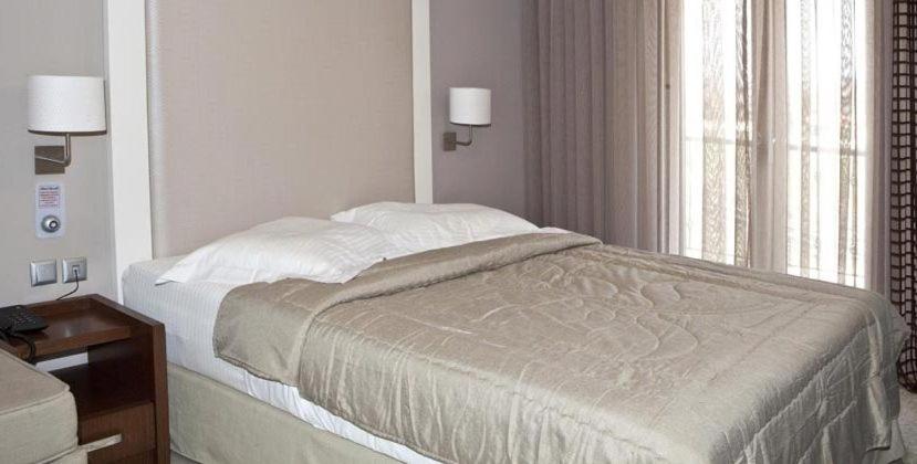 Posteľ alebo postele v izbe v ubytovaní Hotel Konaki
