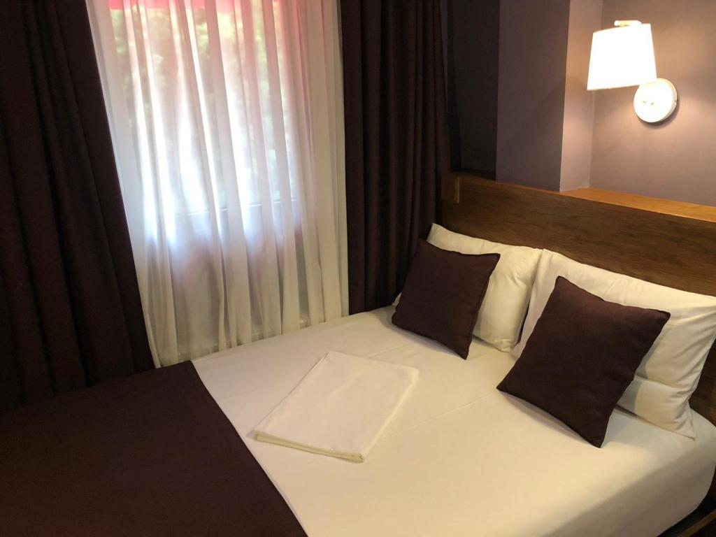 Postel nebo postele na pokoji v ubytování Elle Boutique Hotel
