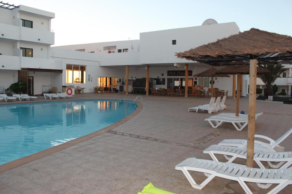 Bazén v ubytování Apartamentos Lanzarote Paradise Colinas nebo v jeho okolí