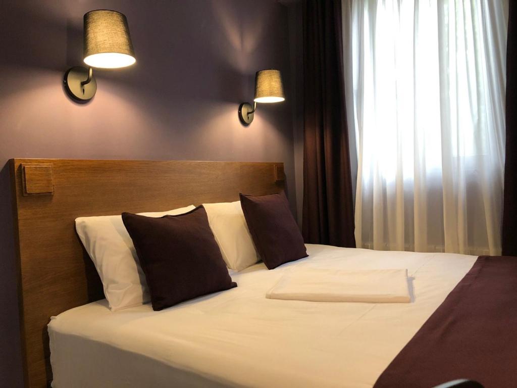 Postel nebo postele na pokoji v ubytování Elle Boutique Hotel