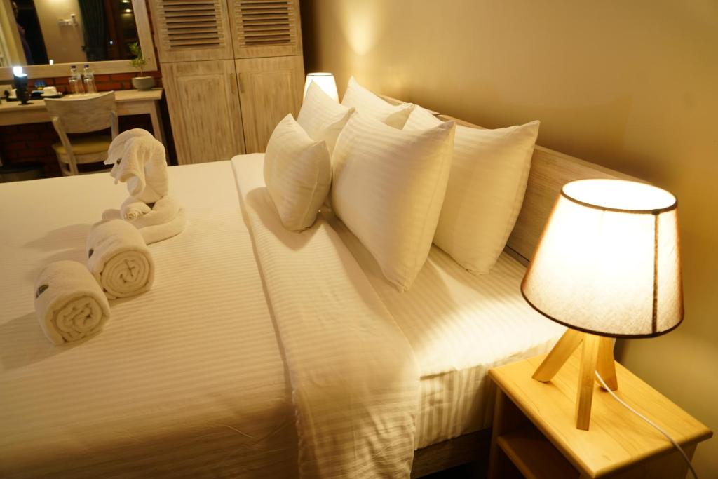 Postel nebo postele na pokoji v ubytování Olinia Airport Hotel