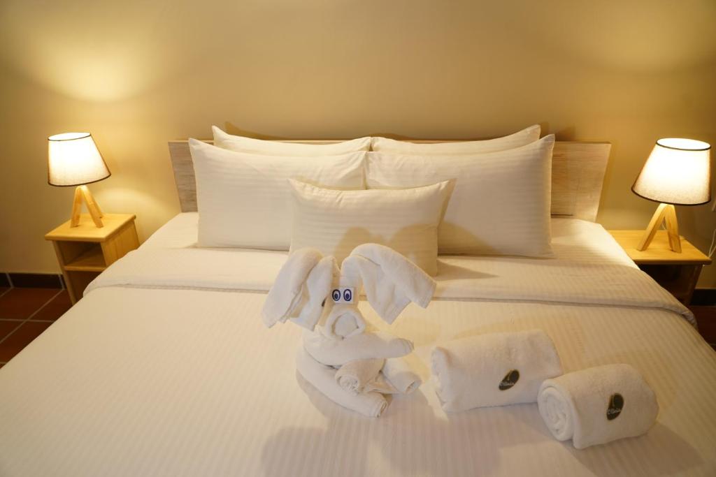 Postel nebo postele na pokoji v ubytování Olinia Airport Hotel
