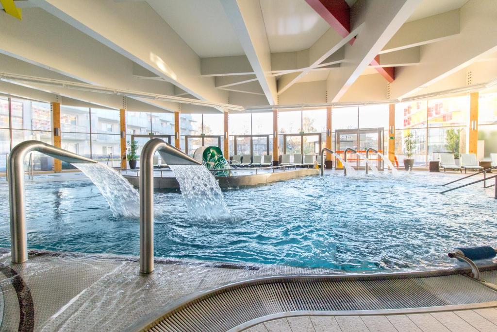 Bazén v ubytování Hotel Aquarius SPA nebo v jeho okolí