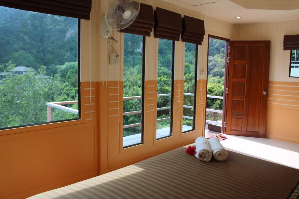 Balkón nebo terasa v ubytování Railay Hilltop