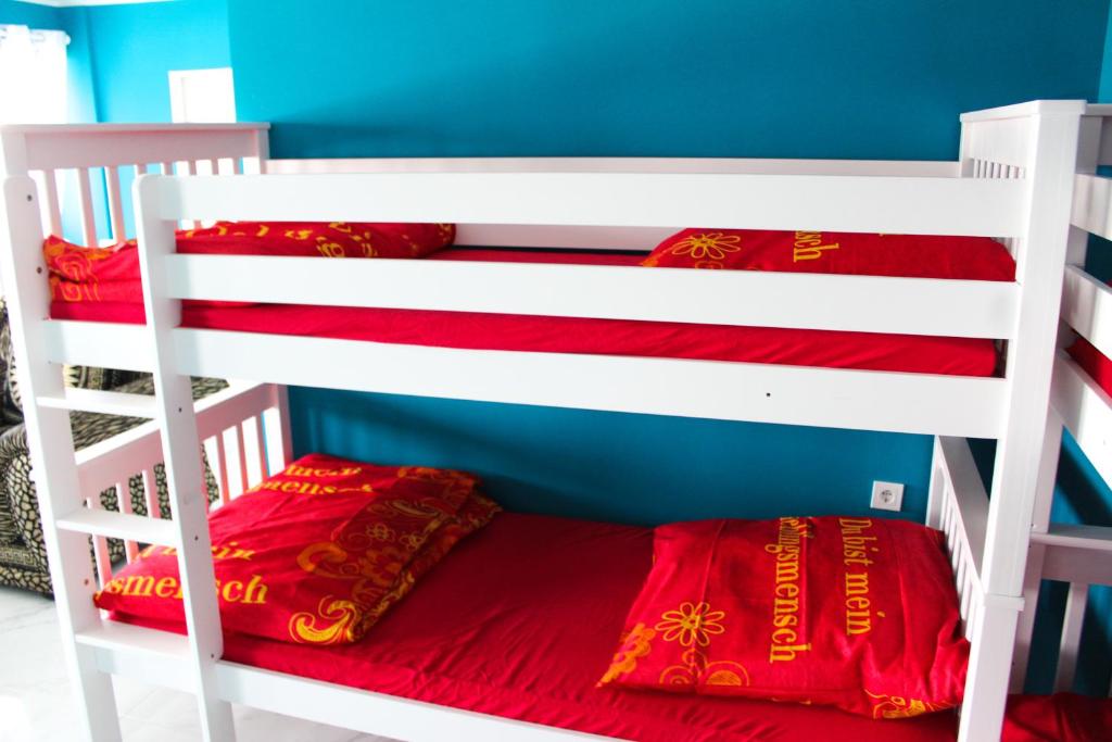 Postel nebo postele na pokoji v ubytování Skyhostel Friedrichshafen