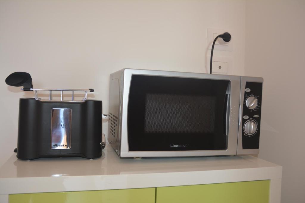 A kitchen or kitchenette at ART B&B