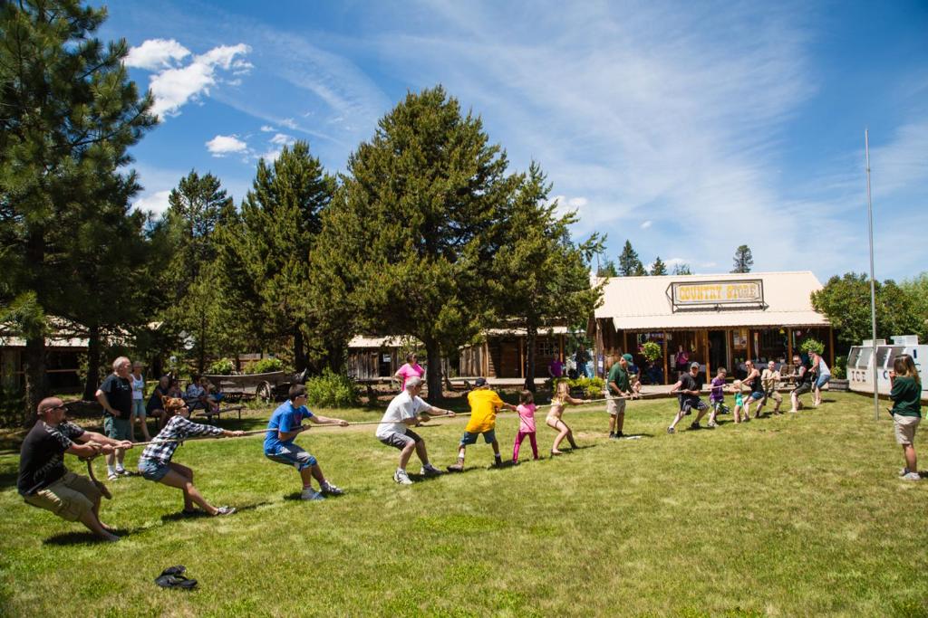 Hosté ubytování Bend-Sunriver Camping Resort 24 ft. Yurt 9