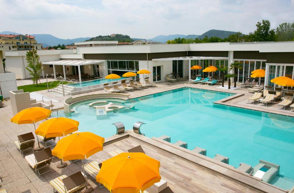 Bazén v ubytování Hotel Terme Abano Verdi nebo v jeho okolí