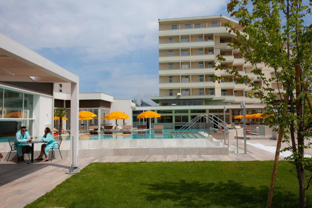 Bazén v ubytování Hotel Terme Abano Verdi nebo v jeho okolí